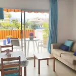 Bonito estudio con soleada terraza,piscina y WIFI gratis By TheOceanRentals