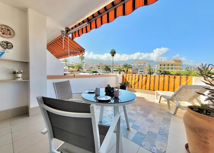 Bonito estudio con soleada terraza,piscina y WIFI gratis By TheOceanRentals